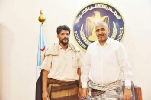 الرئيس الزُبيدي يلتقي الشيخ "أحمد بن محسن العولقي" شيخ شمل العوالق