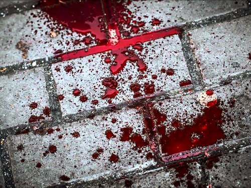 مسلح يقتل ويصيب 16 شخصاً داخل مسجد في لودر من بينهم أبيه وأخيه 
