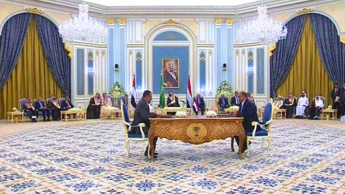 أستاذ جامعي : من غباء الشرعية أنها لم تلتقط فرصة اتفاق الرياض وتورط الانتقالي في مشاركة الحكومة