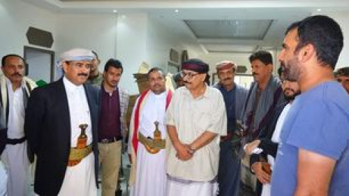 محافظ شبوة يشيد بمبادرة هلال الامارات في اقامة المستشفى الميداني الاول بعتق.
