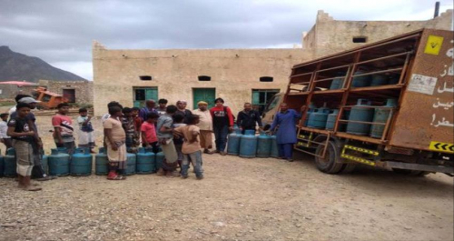 "خليفة الإنسانية" تلبي احتياجات مناطق غرب سقطرى من الغاز المنزلي