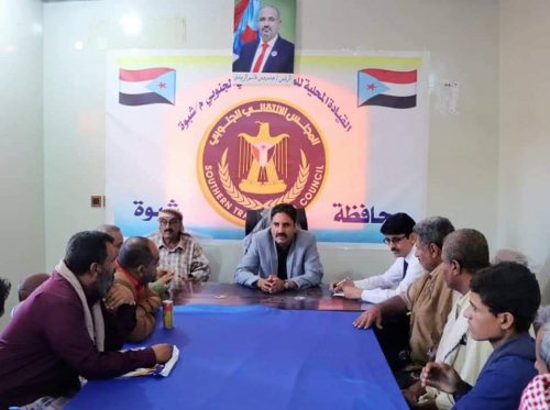 رئيس إنتقالي شبوة يلتقي عدد من الشخصيات الاجتماعية من أبناء مدينة المصينعة
