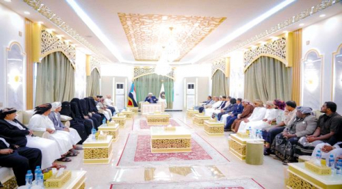 الزُبيدي يشيد بوفد المهرة المشارك في الاجتماع التأسيسي لمجلس العموم