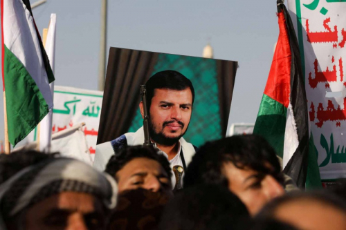 الضربة الأميركية - البريطانية تؤهل الحوثيين إقليميّا بدل محاصرتهم