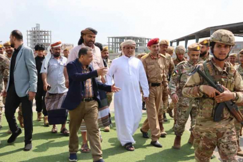 الشيخ باكريت والجفري يزوران اللواء الأول حماية رئاسية بعدن
