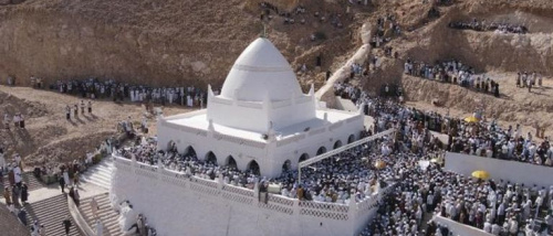 زيارة قبر نبي الله هود في حضرموت: موسم سنوي للتجمع الديني والاجتماعي
