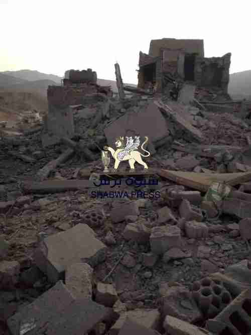 قاعدة الشرعية اليمنية تفجر منزل قائد الحزام الأمني بالمحفد أبين 