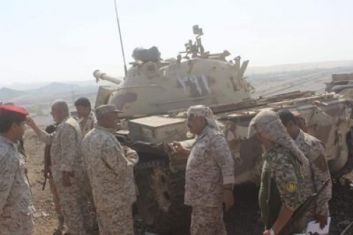 قائد المنطقة العسكرية الرابعة يدعو من العند إلى رفع الجاهزية القتالية 