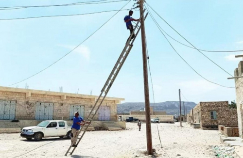 خليفة الإنسانية تستبق فصل الصيف بصيانة كهرباء سقطرى    