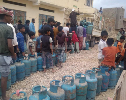 خليفة الإنسانية تواصل تلبية احتياجات أهالي سقطرى من الغاز المنزلي