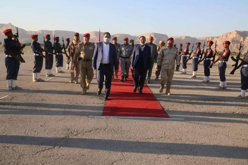 الجنرال المقدشي .. بالبساط الأحمـــر.. واللواء الأحمــــر