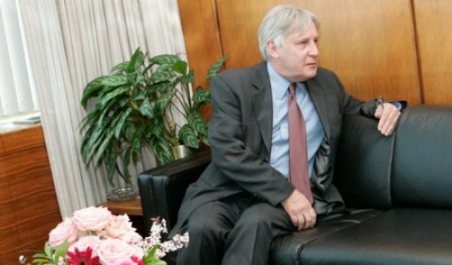 معبرًا عن سعادته.. غريفيث: مشاركة الانتقالي بحكومة المناصفة إيجابية