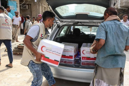 الإمارات تقدم أكثر من 1200 سلة غذائية خلال منتصف فبراير لأهالي المكلا بمحافظة حضرموت
