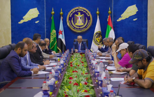 رئاسة الانتقالي توجه بسرعة إخراج القوة الأمنية المتواجدة بجزيرة العمال واحالة المتورطين للقضاء العسكري