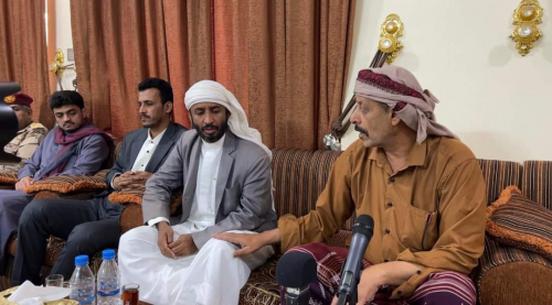 قيادة الهبة الحضرمية تدعو سلطات الوادي لتدارك موقف منع الحشود من المرور قبل انفجار الوضع.