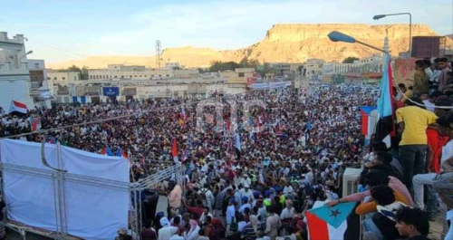 أبناء حضرموت يتحدون الرصاص ويحتشدون في مليونية سيئون للمطالبة بطرد قوات الأخوان