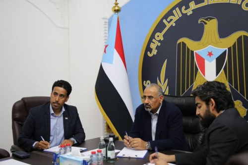 الرئيس الزُبيدي يجري اتصالا مرئيًا مع السفير البريطاني لبحث مستجدات الأوضاع في بلادنا.