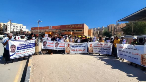 سيئون تتحرك ضد الصمت الأمني وتطالب بكشف مصير ضابط نخبة حضرمية مختطف (صور)