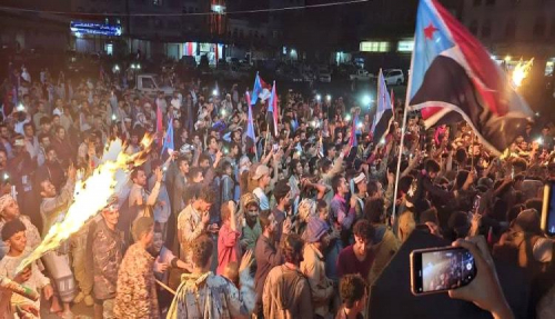 ليلة حاشدة واستثنائية تشهدها منصة الشهداء في الحبيلين بردفان (صور)