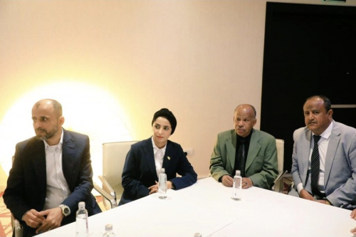 حضارم صنعموت العنصريين يرفضون حضرمية عدنان الكاف ويمنحون "يمنية" من إب جنسية حضرموت (وثيقة)