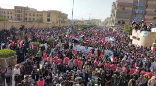 قوات أمن شبوة تطلق النار من أسحلة رشاشات ثقيلة على المتظاهرين في عتق