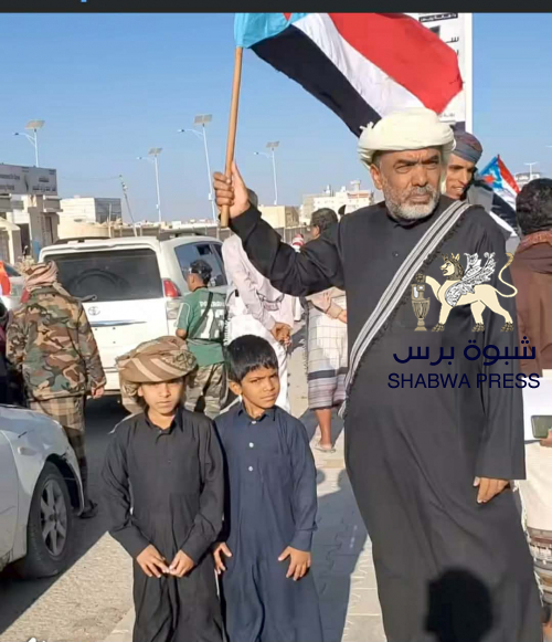  رغم أصوات رصاص الرشاشات الثقيلة.. أطفال شبوة يسابقون رجالها للوصول إلى فعالية يوم الشهداء