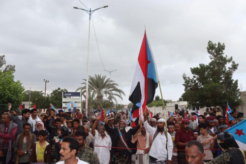 الآن.. زنجبار تشهد توافدًا جماهيريًا للمشاركة في فعالية الثبات والوفاء (صور)