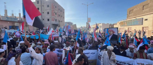  عدن تشتعل سياسيًا: الجنوب يرفض الإقصاء ويضع سلطة رشاد العليمي أمام اختبار الإرادة