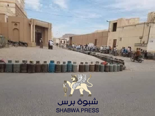 هدية مجلس العليمي وأتباعه للصائمين في الجنوب.. أزمة غاز تضرب كل بيت ووسيلة نقل