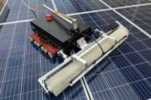 روبوتات إماراتية ذكية تصل عدن لتنظيف الألواح الشمسية وتعزيز استدامة الطاقة