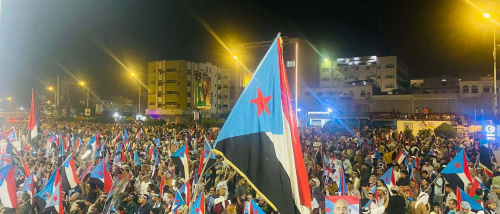 ساحة العروض تكتظ بحشود المتظاهرين قبيل انطلاق مليونية القرار (صور)