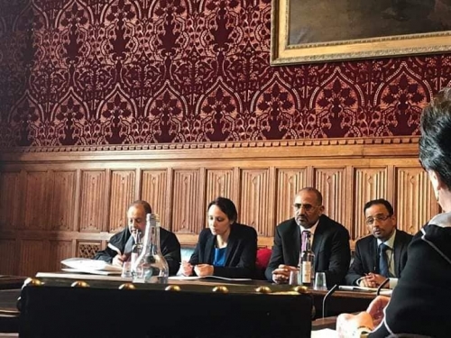 الرئيس الزبيدي يعقد اجتماعا مع لجنة التعاون الدولي في البرلمان البريطاني