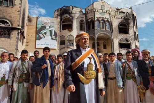 حاشد القبيلة الباغية اجتماعياً وعسكرياً واقتصادياً اختزلت الثورة والجمهورية والوحدة في شخوص رموزها