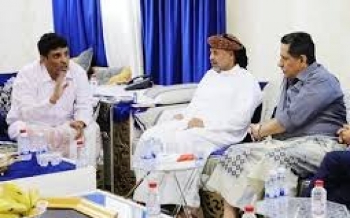 اللجنة الرئاسية تلتقي بالسلطان ‘‘بن عفرار‘‘ وتقف على مقترحاته للوصول إلى صيغة للتوافق الوطني في المهرة