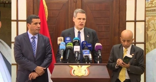 السفير الأمريكي جبرنا بكلمتين قدام الناس أنه مع الوحدة وضد الانفصال