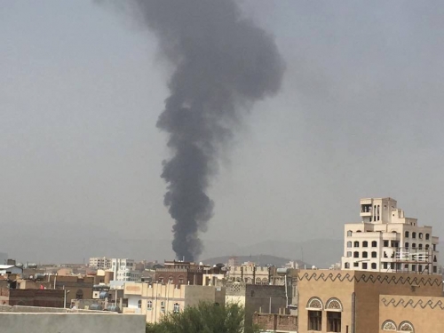 طيران  التحالف العربي يستهدف مخازن الطائرات المسيرة الإيرانية في #صنعاء 