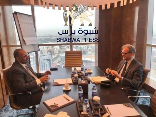 رئيس المجلس الانتقالي الجنوبي اللواء عيدروس الزُبيدي يلتقي السفير الفرنسي لدى اليمن