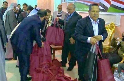 سفير يمني : يعلق على تهديدات بن دغر للتحالف العربي 