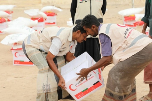 الإمارات تؤمن الاحتياجات الغذائية لأهالي غيل الحالكة 