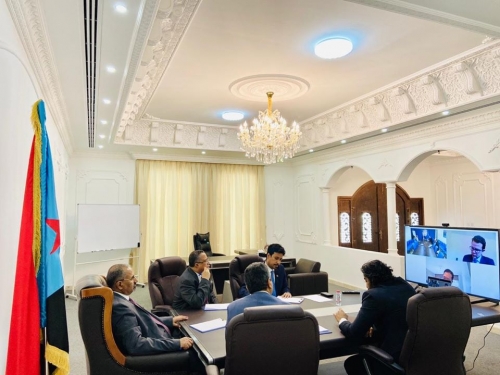 عبر الإتصال المرئي، الرئيس عيدروس الزبيدي يعقد اجتماعاً مع المبعوث الأممي السيد مارتن غريفيثس