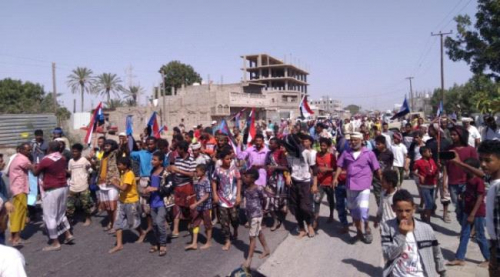 مسيرة حاشدة في لحج منددة بتردي الاوضاع وفساد محافظها الاخواني