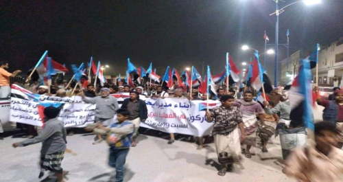موكب جماهيري من بيحان يصل إلى ساحة تظاهرة رفض الكيانات اليمنية في عتق