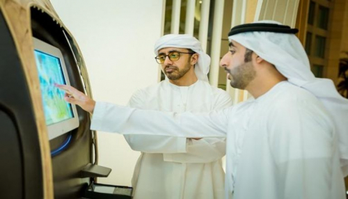 وزير خارجية الإمارات يطلق مشروع "البعثة الذكية" الأول في العالم