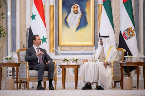 الرئيس الإماراتي للأسد: حان وقت عودة سوريا إلى محيطها