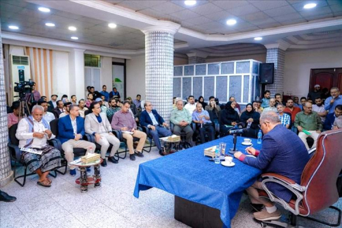 توجيهات وتعهدات الرئيس الزبيدي.. رسائل طمأنة تغازل تطلعات الجنوبيين