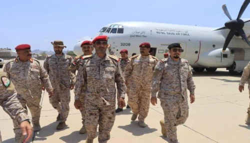 بن عزيز وقيادات عسكرية سعودية في عدن..لماذا الآن؟