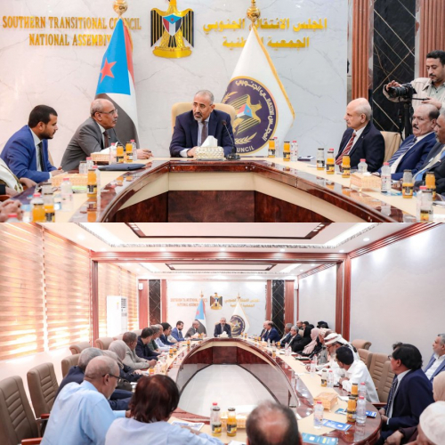 الرئيس الزُبيدي يترأس اجتماعا للهيئة الإدارية للجمعية الوطنية