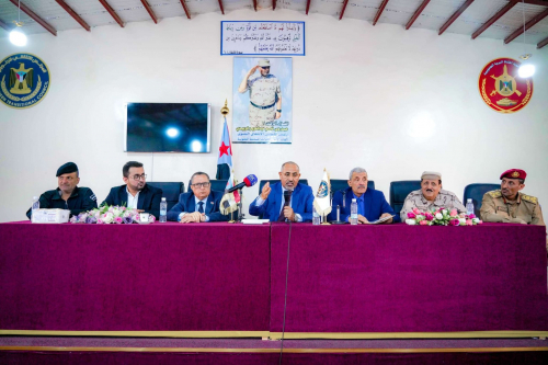 الرئيس الزُبيدي يترأس لقاء هام لقادة الوحدات العسكرية والأمنية الجنوبية