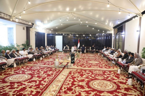 سياسي يمني: إفطار العليمي الباذخ لا يجوز دينا وأخلاقآ