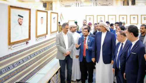 الزُبيدي يفتتح معرض فني في عدن يخلد شهداء الإمارات ويعزز الشراكة الأخوية